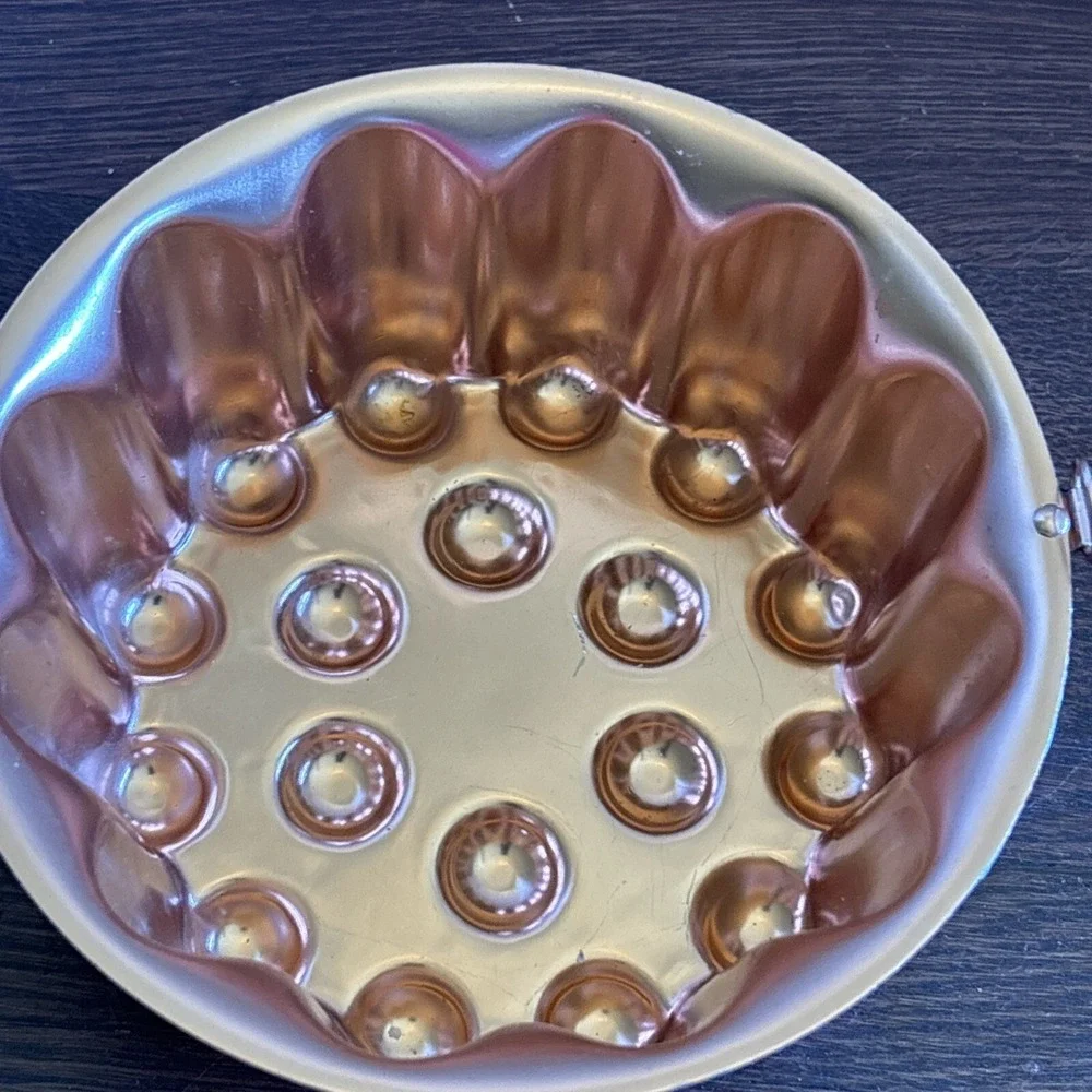 Copper‎ Colored Jell-O Mold Mold Flower Design Hanger 4 Cup Size Aluminum Round